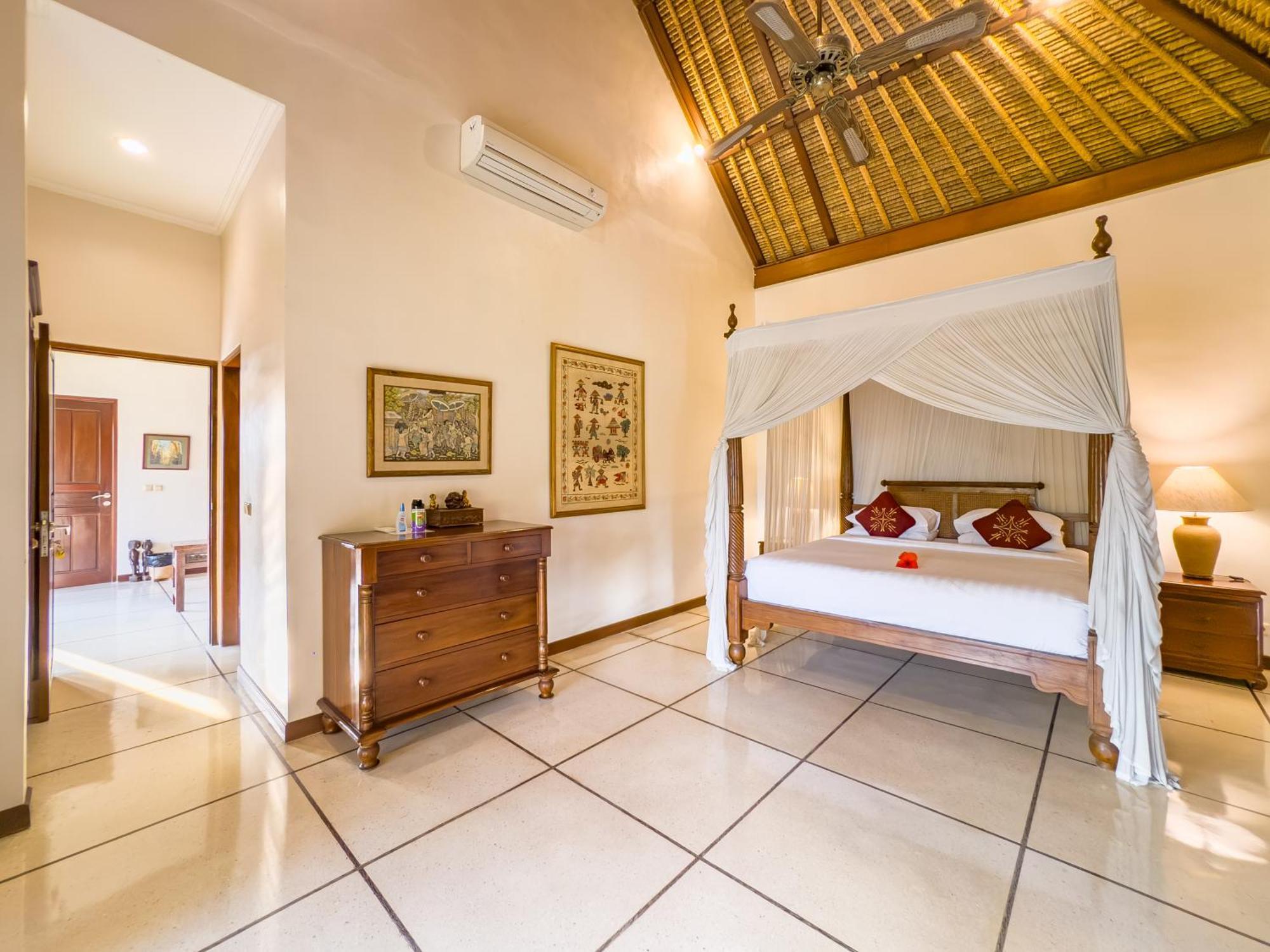 Villa Bugis Kayu Aya Seminyak Bilik gambar
